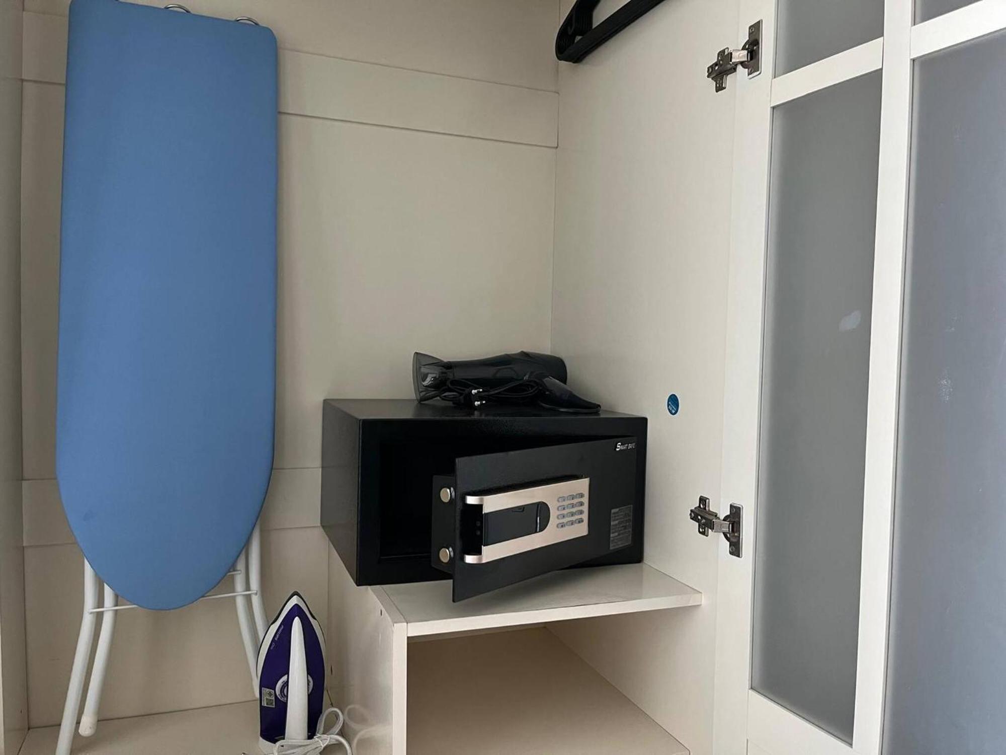 6-17 2bedrooms 2baths 1 Km Walking To *