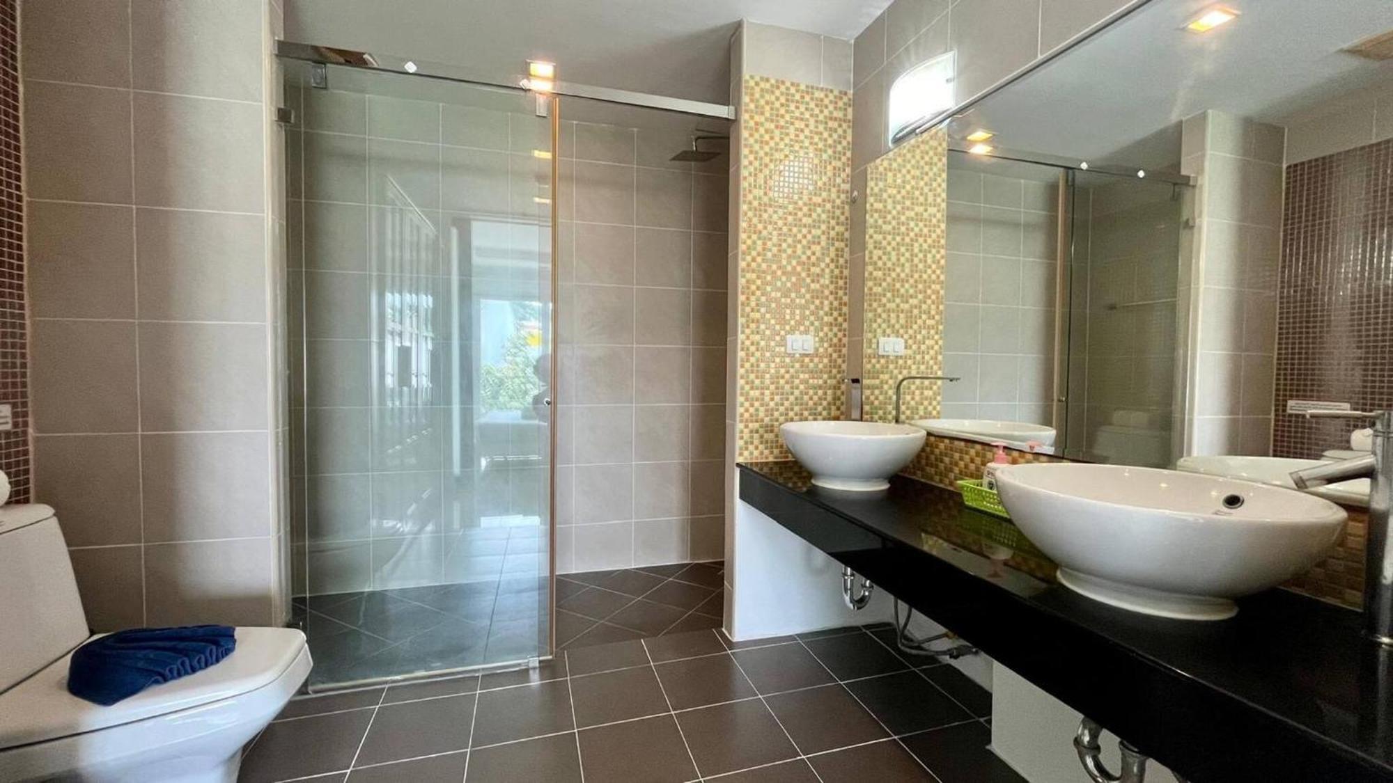 Nhà nghỉ 6-17 2bedrooms 2baths 1 Km Walking To